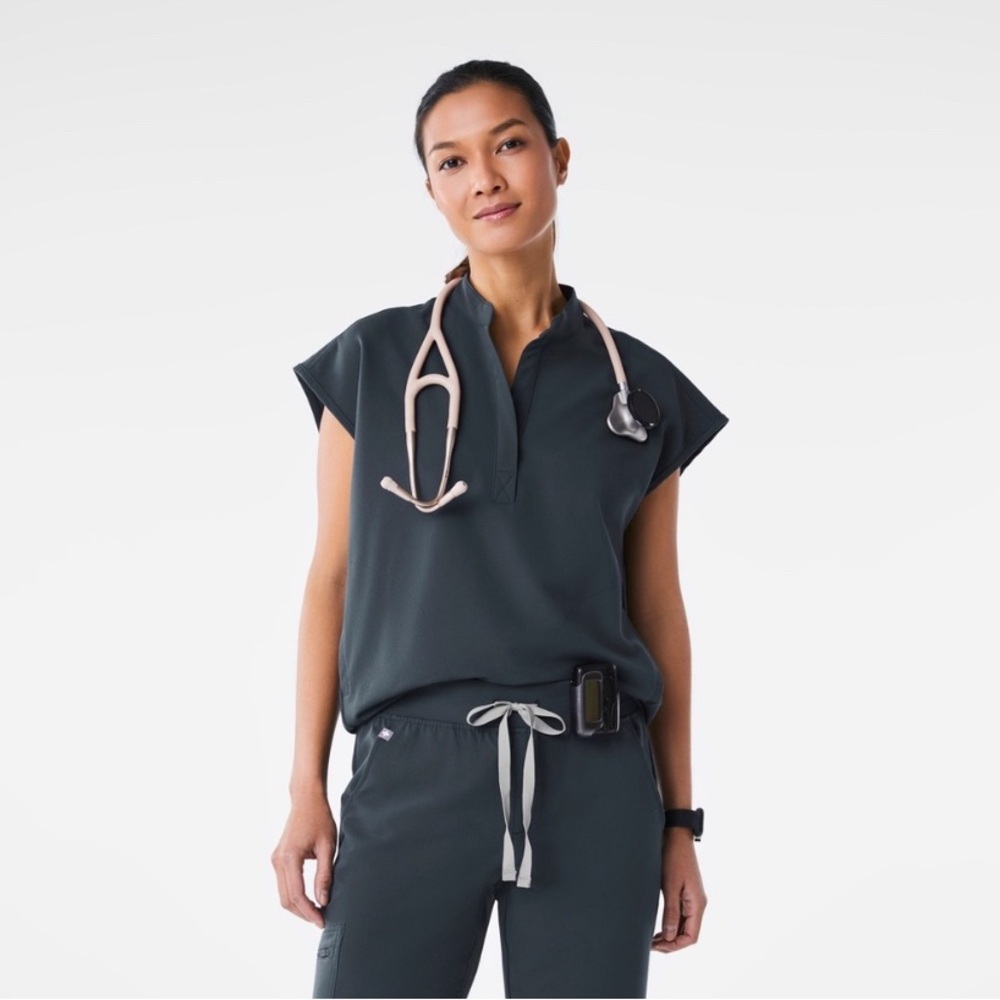 Figs Dark Harbour set. Zamora pants, XL, Rafael scrub top, Medium.